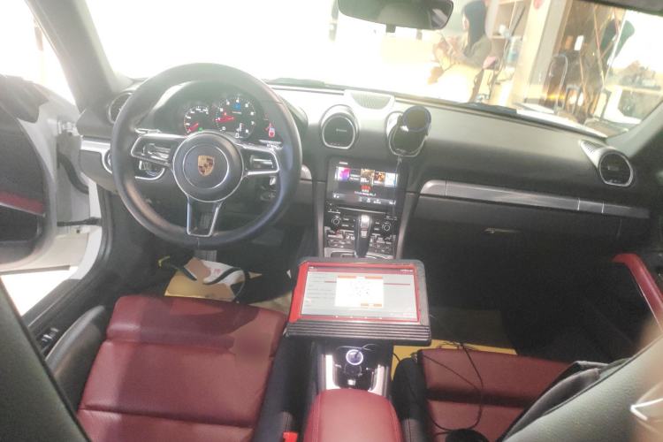 Used Porsche 718 2016 Cayman 2.0T Center Console