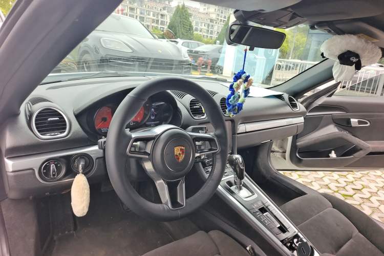 Used Porsche 718 2016 Cayman 2.0T Center Console