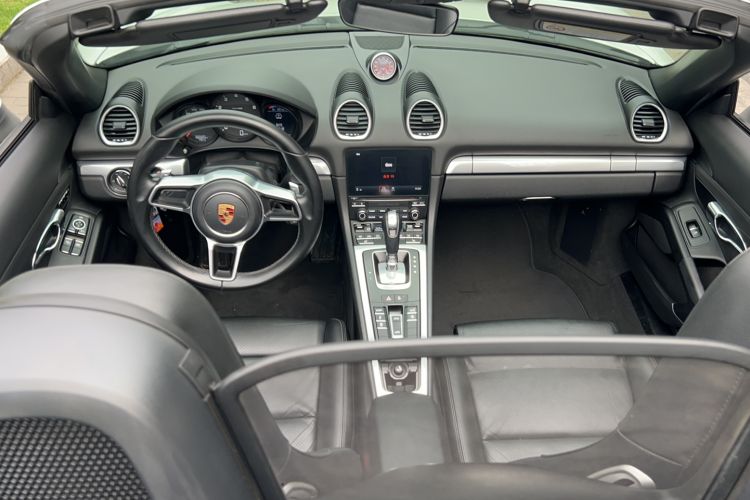 Used Porsche 718 2016 Boxster 2.0T Center Console