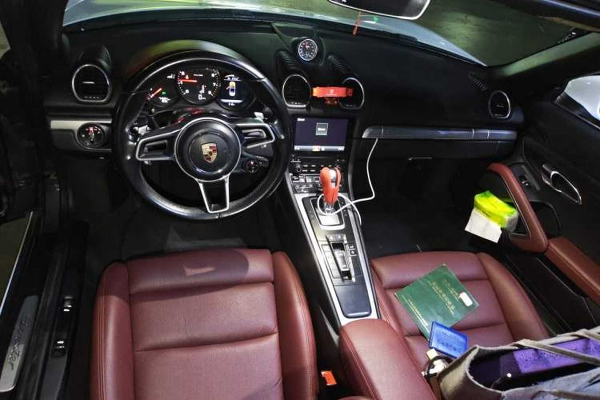Used Porsche 718 2016 Boxster 2.0T Center Console