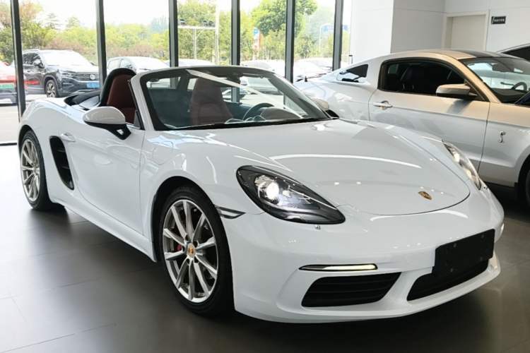 Used Porsche 718 2016 Boxster 2.0T Front Right 45 Deg
