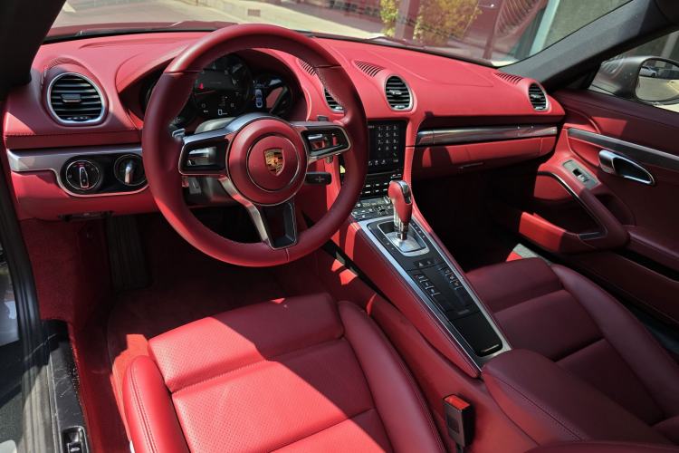 Used Porsche 718 2016 Cayman 2.0T Interior 1