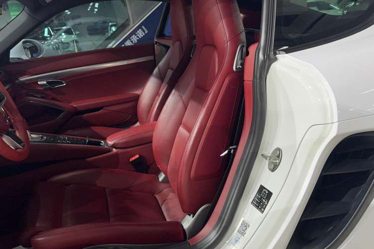 Used Porsche 718 2016 Cayman 2.0T Interior 1