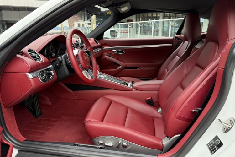 Used Porsche 718 2016 Cayman 2.0T Interior 1