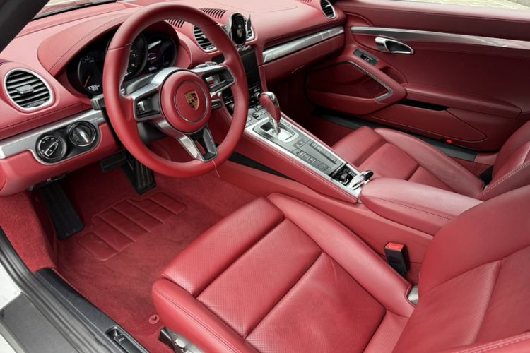Used Porsche 718 2016 Cayman 2.0T Interior 2