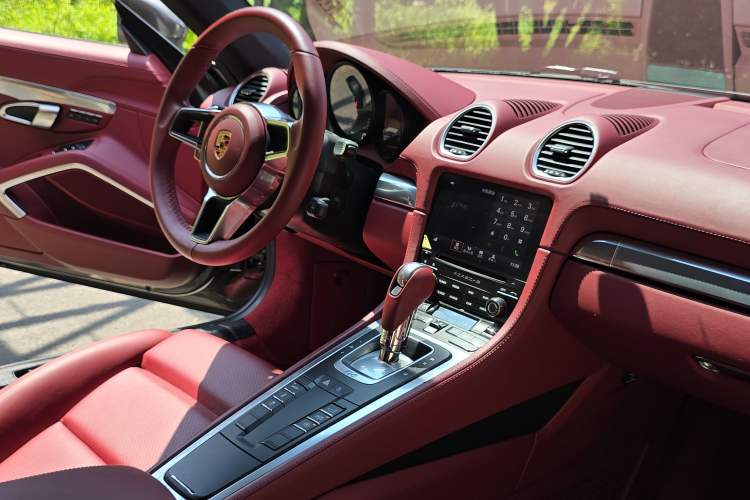 Used Porsche 718 2016 Cayman 2.0T Interior 3