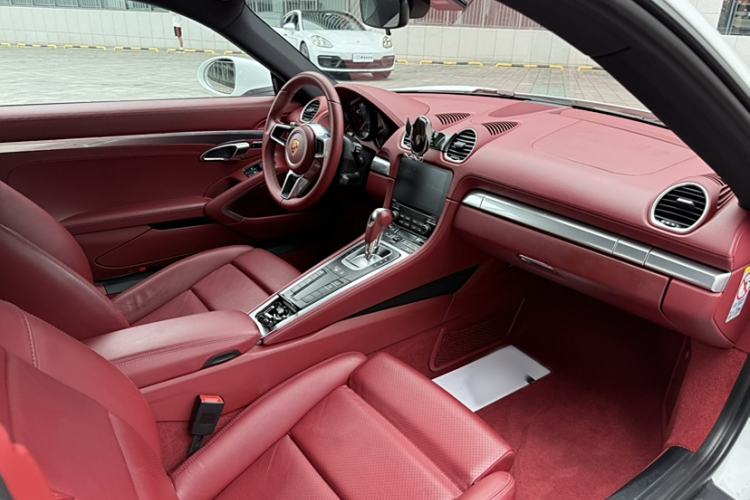Used Porsche 718 2016 Cayman 2.0T Interior 3