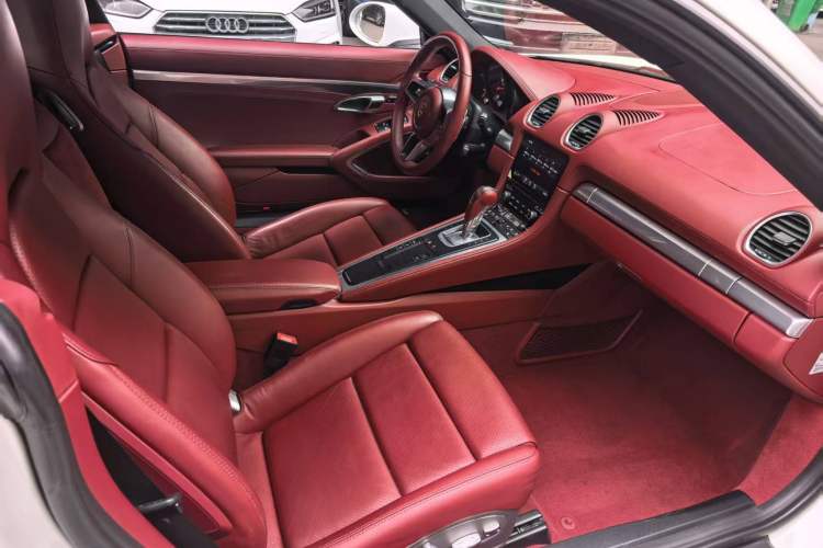 Used Porsche 718 2016 Cayman 2.0T Interior 4