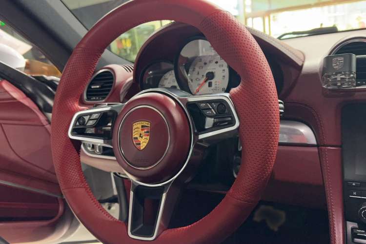 Used Porsche 718 2016 Cayman 2.0T Interior 4
