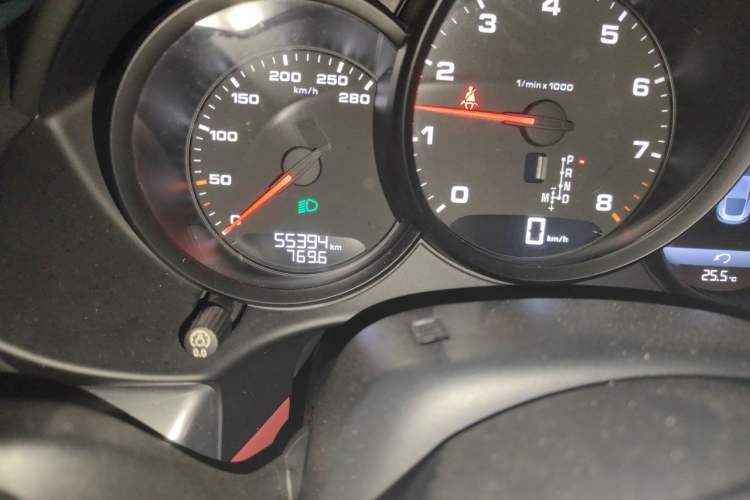 Used Porsche 718 2016 Cayman 2.0T Odometer Close Up
