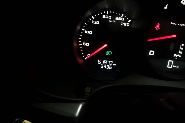 Used Porsche 718 2016 Cayman 2.0T Odometer Close Up