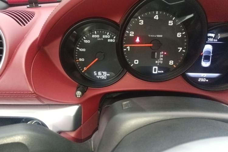 Used Porsche 718 2016 Boxster 2.0T Odometer Close Up