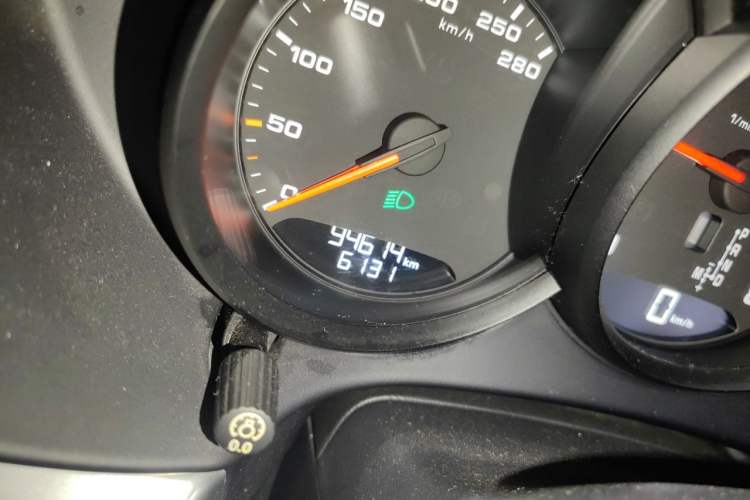Used Porsche 718 2016 Cayman 2.0T Odometer Close Up
