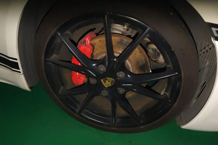 Used Porsche 718 2016 Cayman 2.0T Right Front Wheel Hub