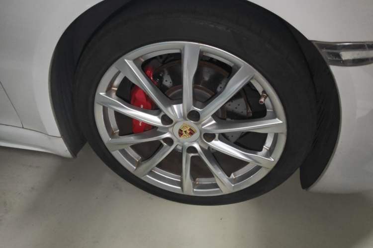 Used Porsche 718 2016 Cayman 2.0T Right Front Wheel Hub
