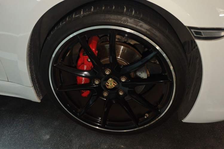Used Porsche 718 2016 Boxster S 2.5T Right Front Wheel Hub