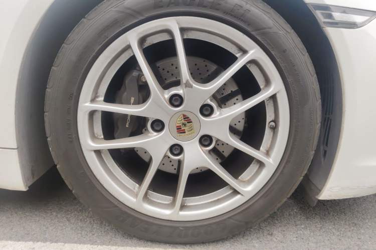 Used Porsche 718 2016 Boxster 2.0T Right Front Wheel Hub
