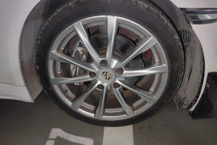Used Porsche 718 2016 Boxster 2.0T Right Front Wheel Hub