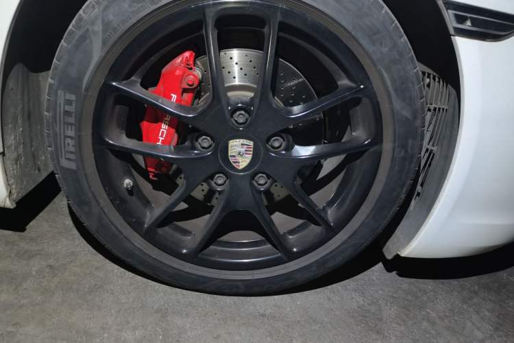 Used Porsche 718 2016 Cayman 2.0T Right Front Wheel Hub