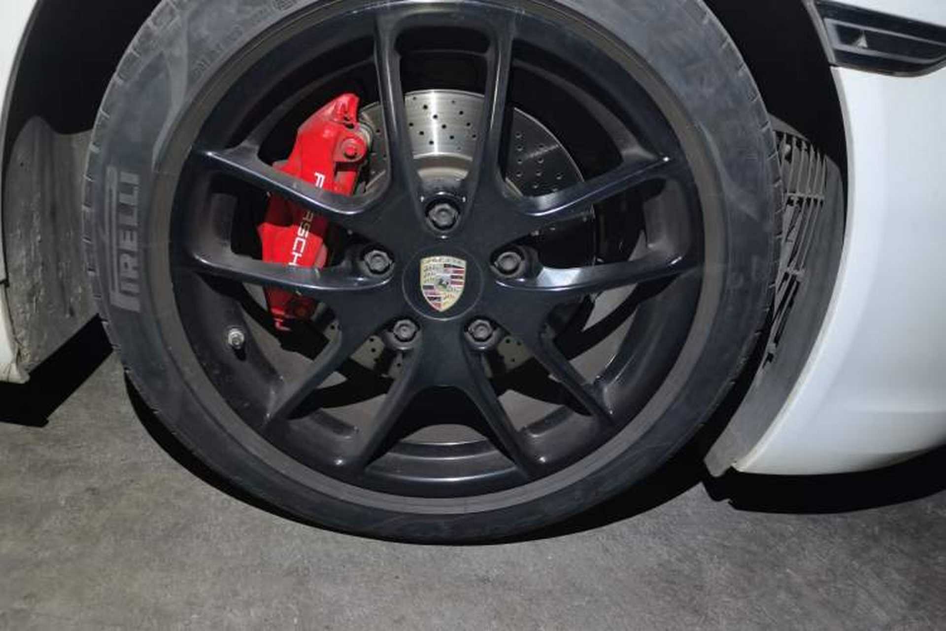 Used Porsche 718 2016 Cayman 2.0T Right Front Wheel Hub