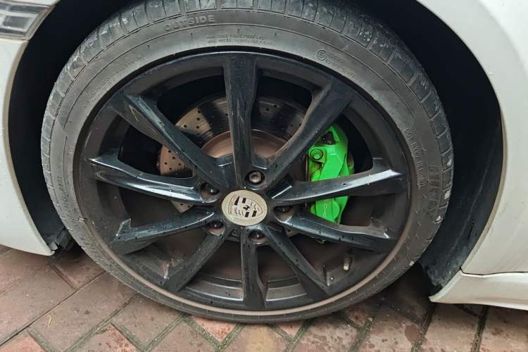 Used Porsche 718 2016 Boxster 2.0T Right Front Wheel Hub