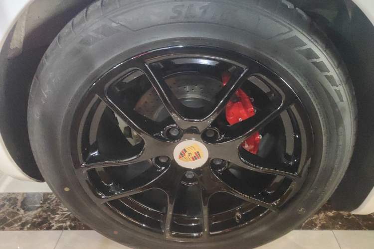 Used Porsche 718 2016 Cayman 2.0T Right Rear Wheel Hub
