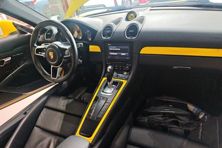 Used Porsche 718 2016 Cayman 2.0T Center Console