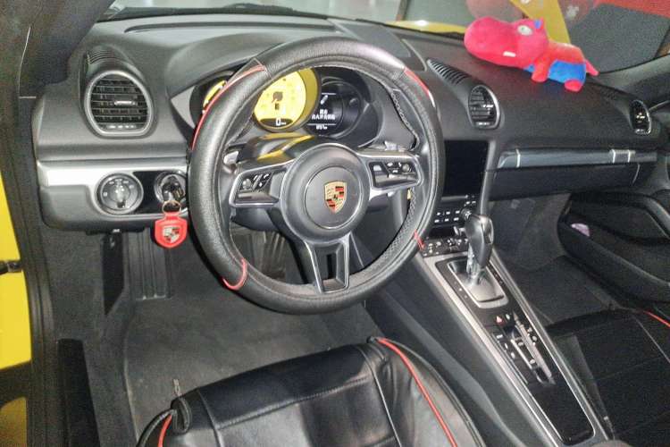 Used Porsche 718 2016 Boxster 2.0T Center Console