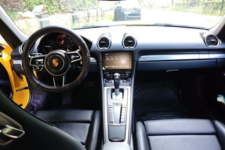 Used Porsche 718 2016 Cayman 2.0T Center Console