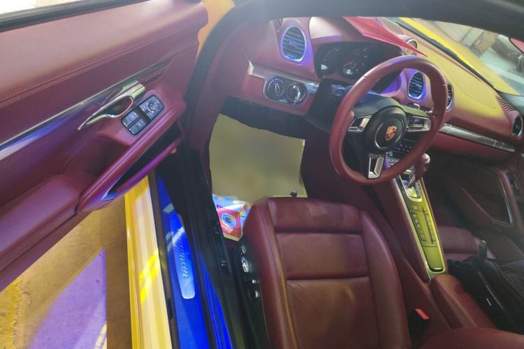 Used Porsche 718 2016 Cayman 2.0T Interior 3