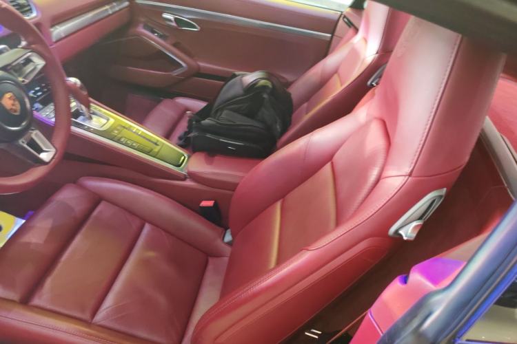 Used Porsche 718 2016 Cayman 2.0T Interior 4