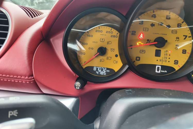 Used Porsche 718 2016 Boxster 2.0T Odometer Close Up
