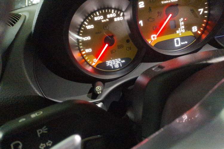 Used Porsche 718 2016 Boxster 2.0T Odometer Close Up