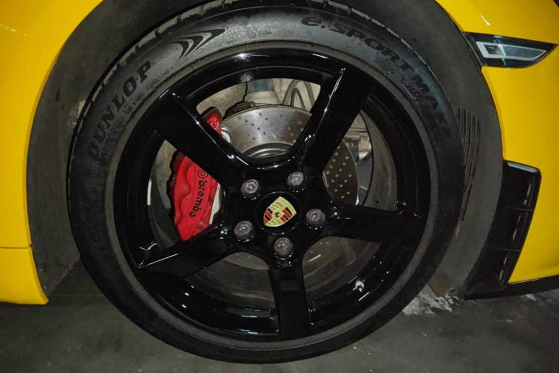 Used Porsche 718 2016 Cayman 2.0T Right Front Wheel Hub