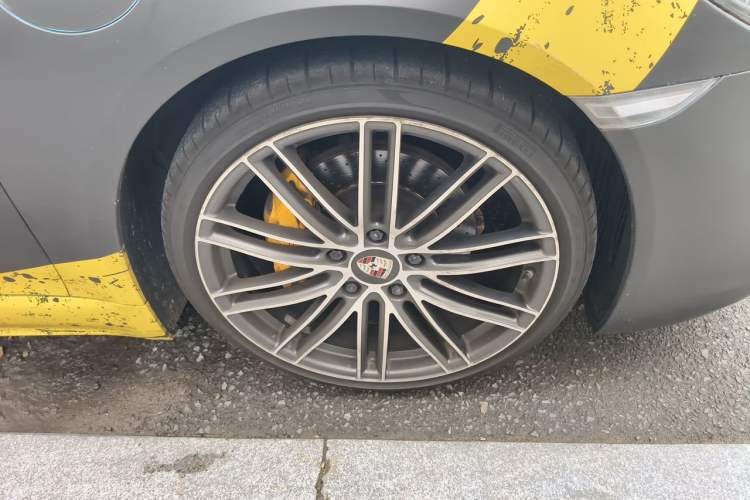 Used Porsche 718 2016 Boxster 2.0T Right Front Wheel Hub