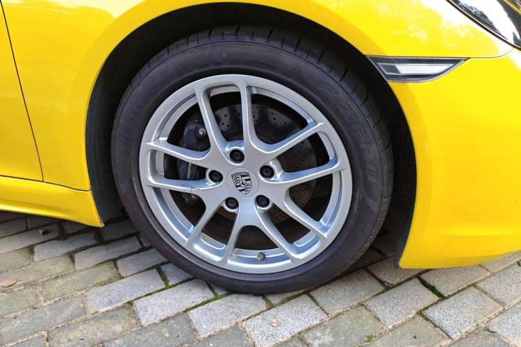 Used Porsche 718 2016 Cayman 2.0T Right Front Wheel Hub
