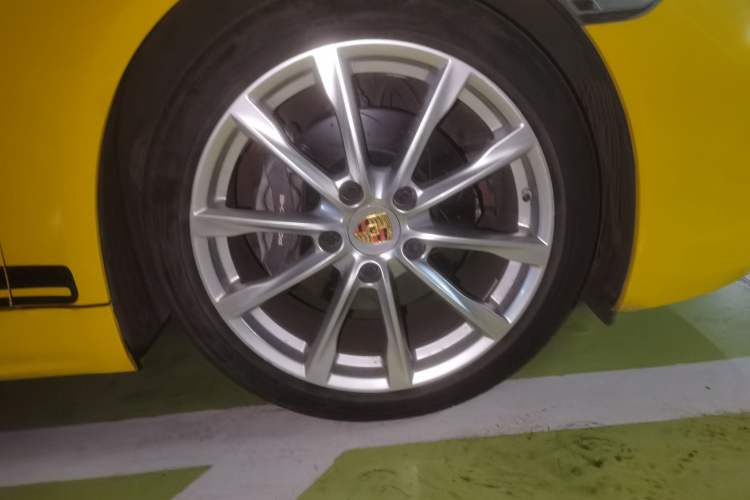 Used Porsche 718 2016 Boxster 2.0T Right Front Wheel Hub