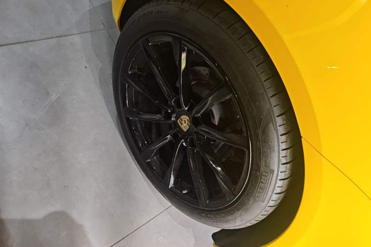 Used Porsche 718 2016 Cayman 2.0T Right Rear Wheel Hub