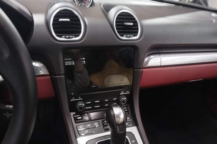 Used Porsche 718 2018 Cayman 2.0T Audio And AC Panel