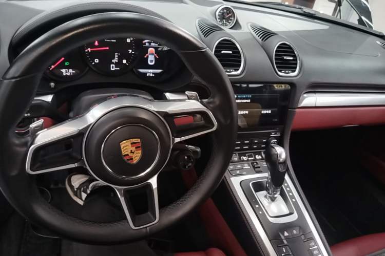 Used Porsche 718 2018 Cayman 2.0T Audio And AC Panel