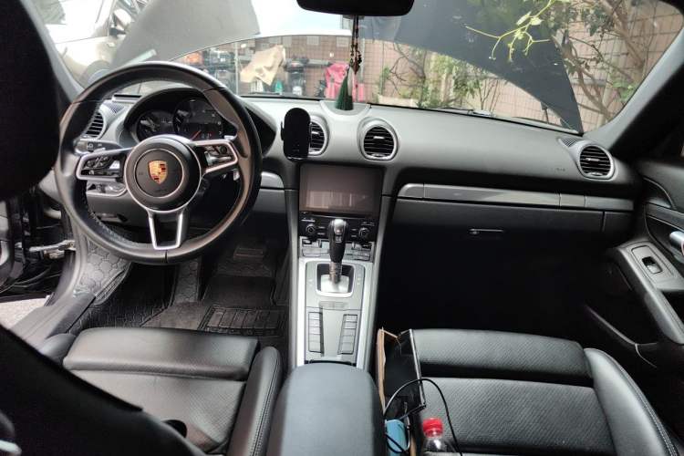 Used Porsche 718 2018 Cayman 2.0T Center Console