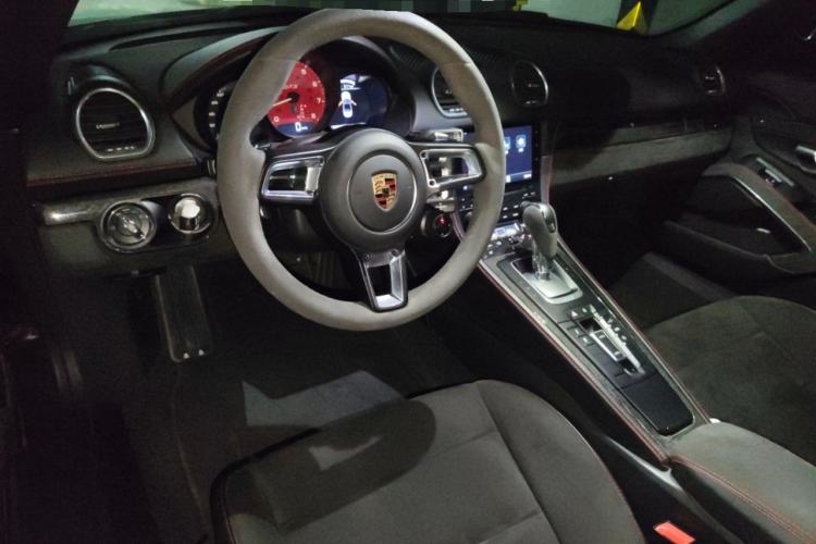 Used Porsche 718 2018 Boxster GTS 2.5T Center Console