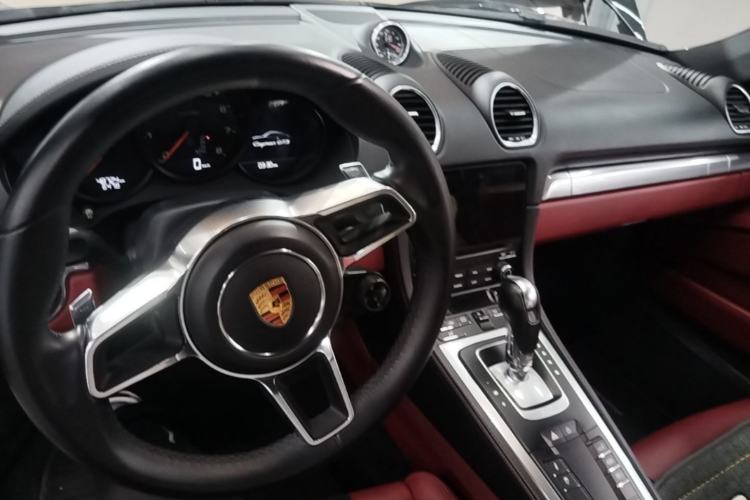Used Porsche 718 2018 Cayman 2.0T Center Console