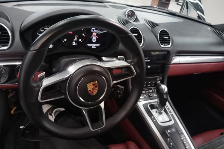 Used Porsche 718 2018 Cayman 2.0T Center Console