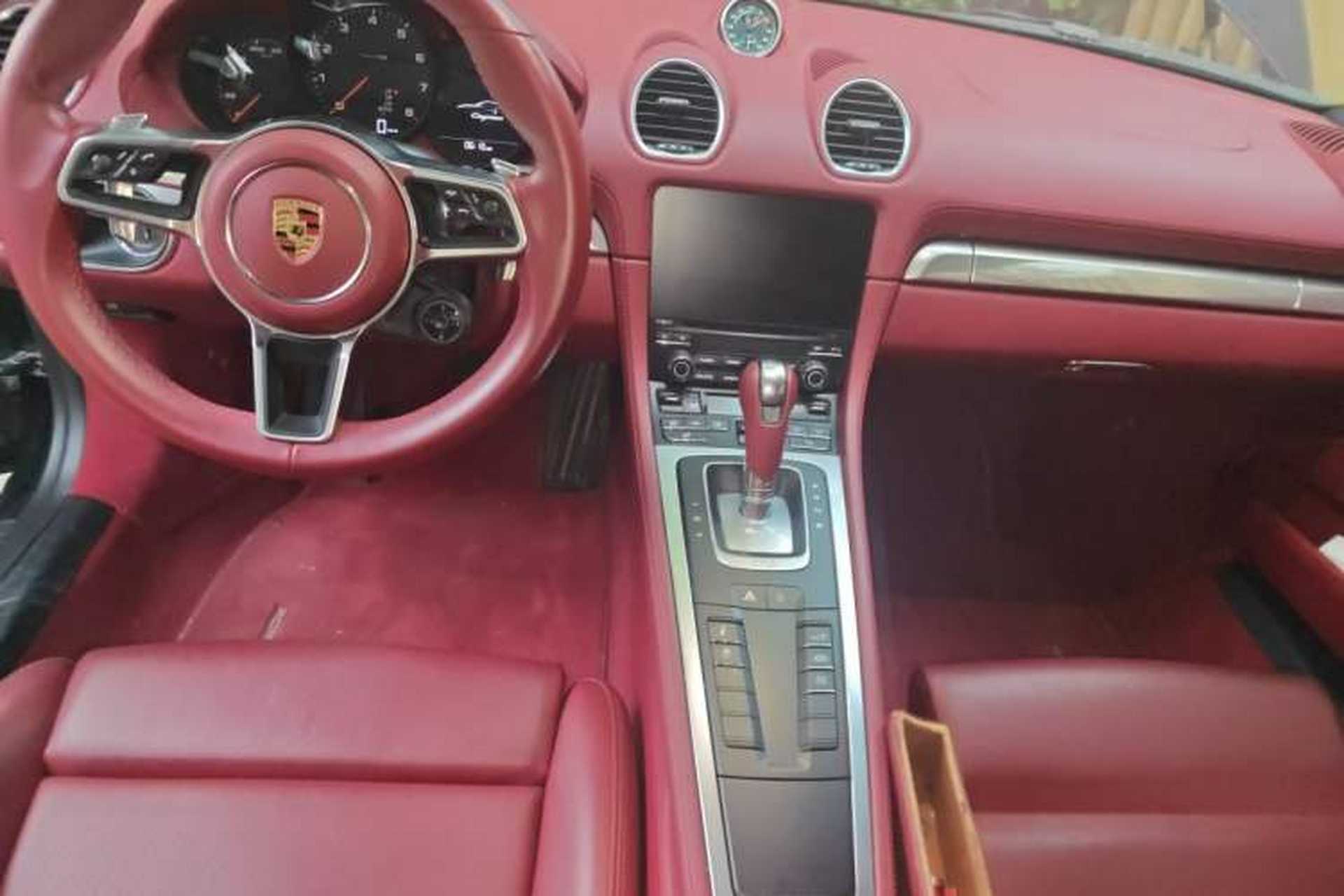 Used Porsche 718 2018 Cayman 2.0T Center Console