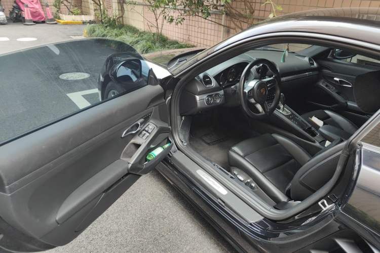 Used Porsche 718 2018 Cayman 2.0T Driver Seat