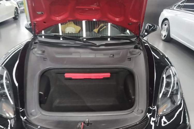 Used Porsche 718 2018 Cayman 2.0T Engine Bay