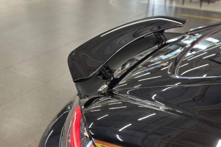 Used Porsche 718 2018 Cayman 2.0T Exterior 10