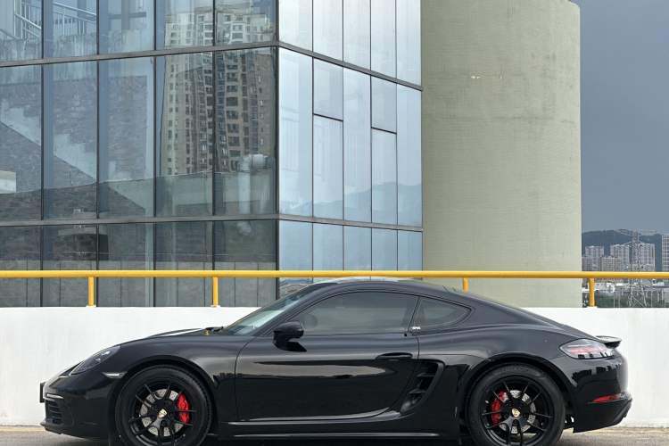 Used Porsche 718 2018 Cayman 2.0T Exterior 2