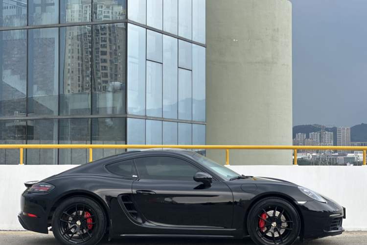 Used Porsche 718 2018 Cayman 2.0T Exterior 3